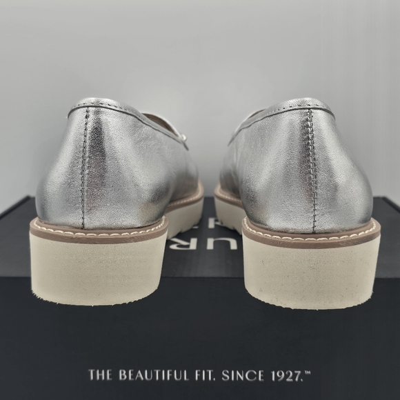 NIB Naturalizer Adiline-Bit Loafers, Silver Leather, Women's 9.5M - Picture 5 of 16